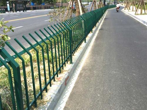折弯草坪护栏
