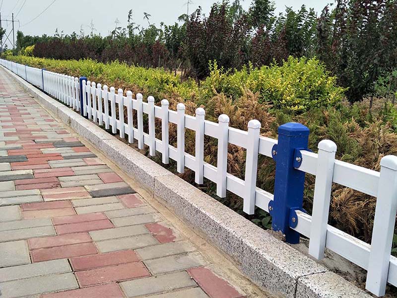 PVC草坪护栏