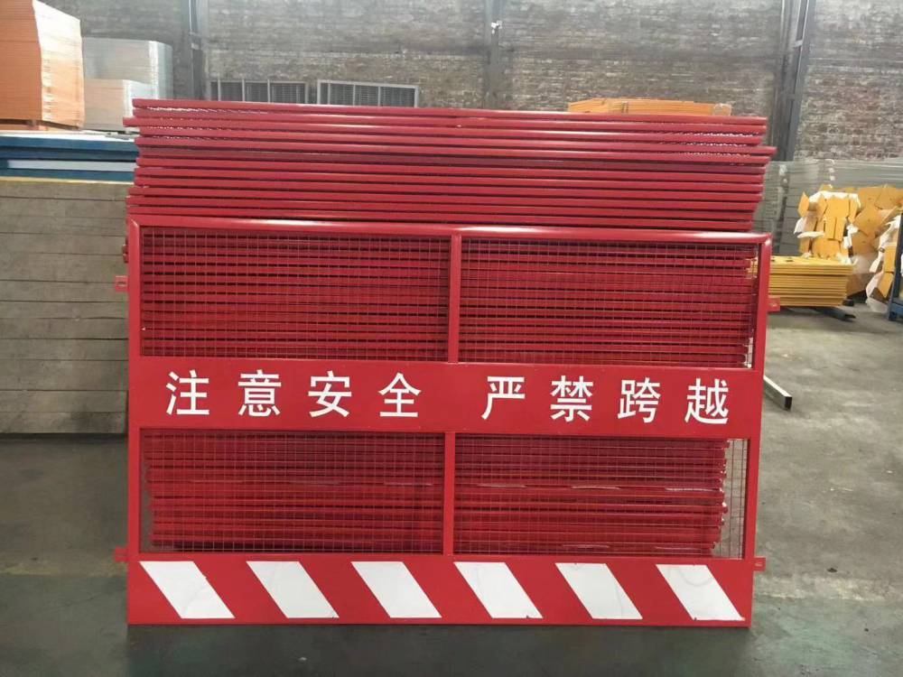 电梯门护栏